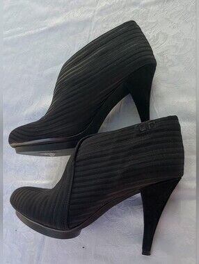 Unite Nude "Fold" Platform High Heel Booties-Black